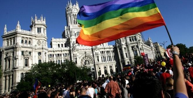 Manifestación en defensa de los derechos LGTBI en Madrid