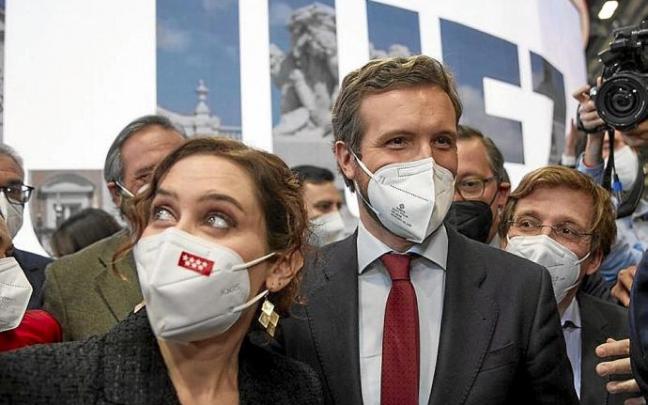 Isabel Díaz Ayuso y Pablo Casado coincidieron ayer en Fitur. Foto: E. P. Isabel Díaz Ayuso y Pablo Casado coincidieron ayer en Fitur. Foto: E. P.