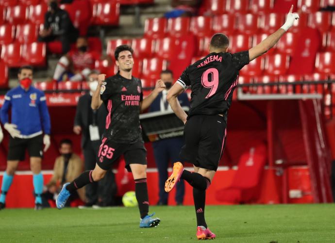 Benzema celebra el gol que le hizo el jueves al Granada.