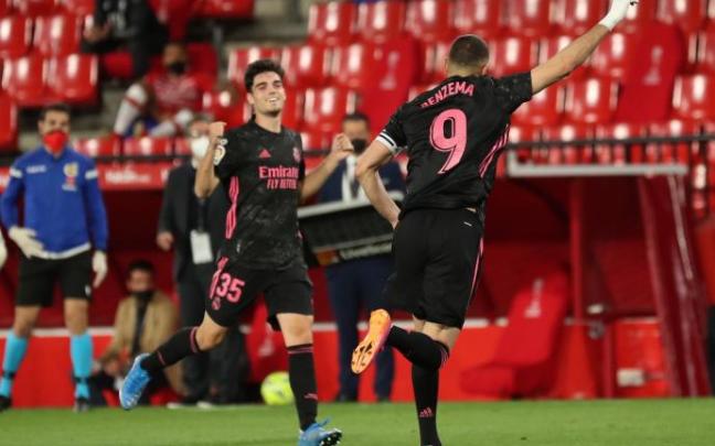 Benzema celebra el gol que le hizo el jueves al Granada.