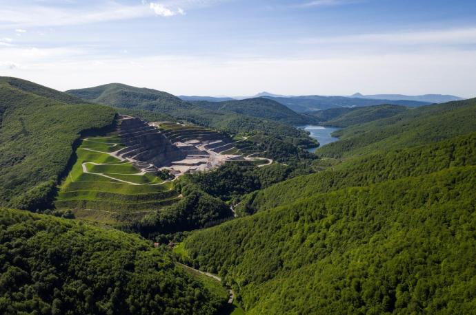 Vista de la cantera de Magnesitas Navarras.