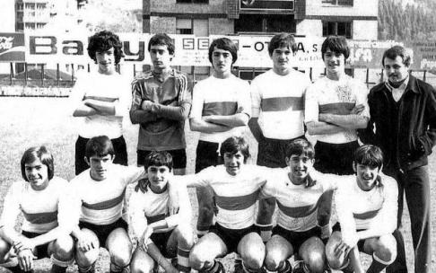 Ernesto Valverde con 15 años con la Selección Cadete de Álava en el Campo de Ipurua (Eibar) en 1979. El tercero por la izquierda de los agachados. En aquella fecha pertenecía a la disciplina del Club San Ignacio. Ernesto Valverde con 15 años con la Selección Cadete de Álava en el Campo de Ipurua (Eibar) en 1979. El tercero por la izquierda de los agachados. En aquella fecha pertenecía a la disciplina del Club San Ignacio.