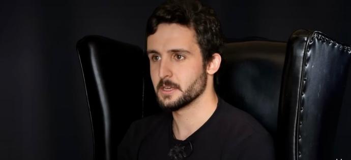 Frame del vídeo del Mago Numis (Santiago de la Puente).