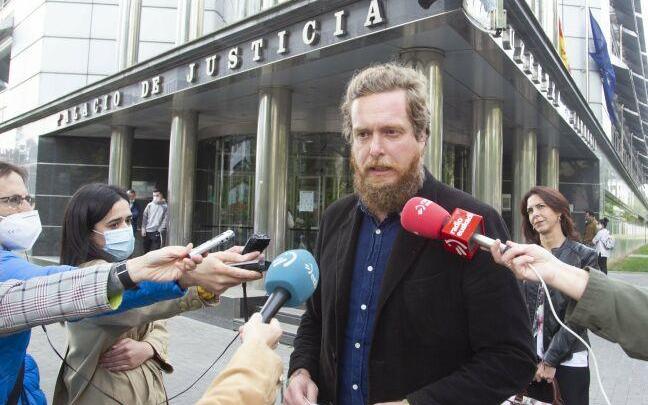Los críticos, con Maiorga Ramírez a la cabeza, comparecerán el sábado en Donostia para valorar la sentencia. Los críticos, con Maiorga Ramírez a la cabeza, comparecerán el sábado en Donostia para valorar la sentencia.