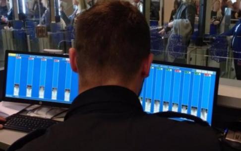 El hombre ha sido detenido en el aeropuerto de Palma. El hombre ha sido detenido en el aeropuerto de Palma.