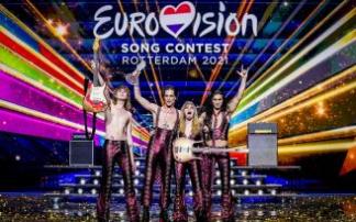 De izq. a dcha: la banda italiana Maneskin, formada por Thomas Raggi (guitarra), Damiano David (voz), Victoria De Angelic (bajo) y Ethan Torchio (batería). De izq. a dcha: la banda italiana Maneskin, formada por Thomas Raggi (guitarra), Damiano David (voz), Victoria De Angelic (bajo) y Ethan Torchio (batería).