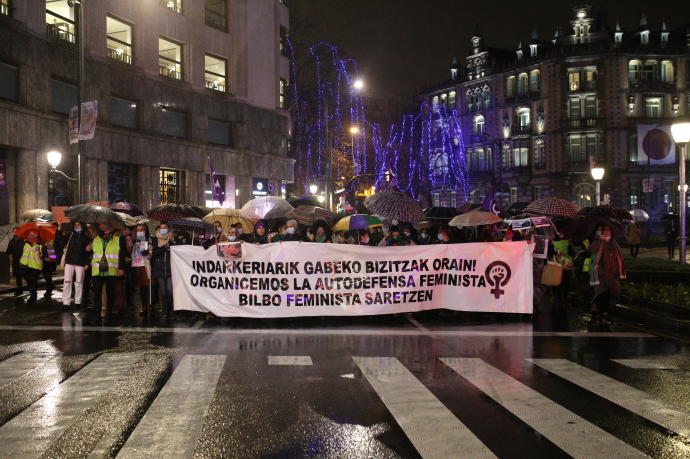 Cientos de mujeres se manifiestan en Euskadi contra la violencia machista