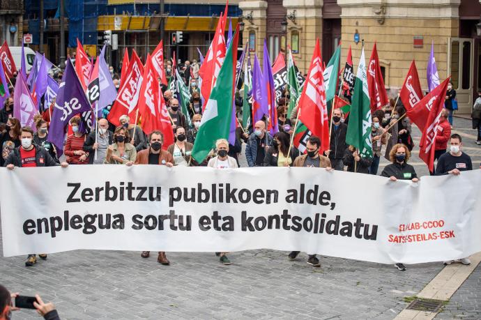 Los trabajadores públicos se han manifestado en las tres capitales vascas.
