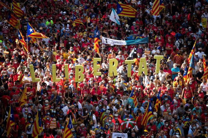 Miles de personas han salido a las calles en Barcelona para reivindicar la independencia esta tarde.
