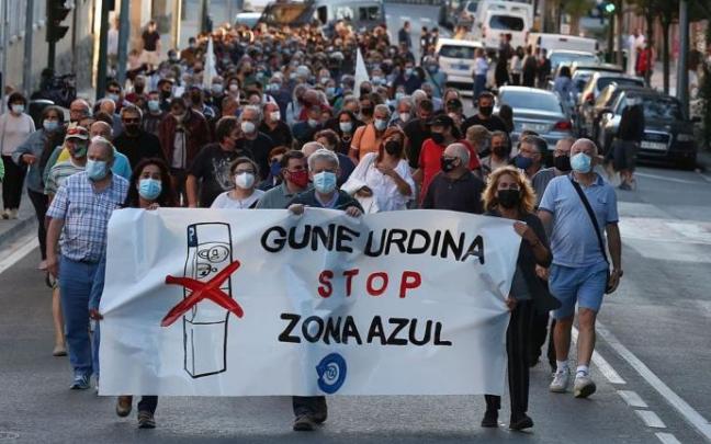 Manifestación de la Txantrea, en agosto, contra la zona azul en el barrio. Manifestación de la Txantrea, en agosto, contra la zona azul en el barrio.