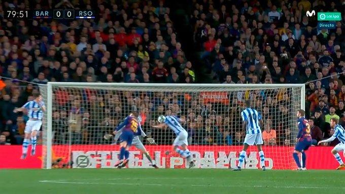 El balón toca el cuerpo de Le Normad y el árbitro pitaría como penalti al considerar que es mano.