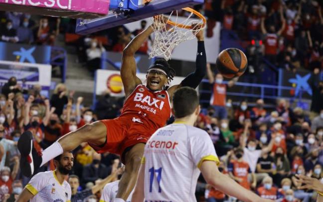 El espectacular Chima Moneke es una pieza clave en el juego del Manresa.