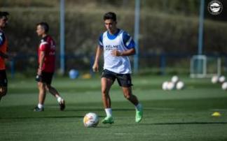 Manu García e Iván Martín, ambos con el balón estos en días en Ibaia, han sido los últimos fichajes en llegar a Vitoria. Foto: Deportivo Alavés