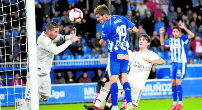 6 de octubre de 2018. Deportivo Alavés-Real Madrid (1-0). 'Manu' García en el momento de conseguir el único gol del encuentro. Foto: Archivo Diario de Noticias de Álava