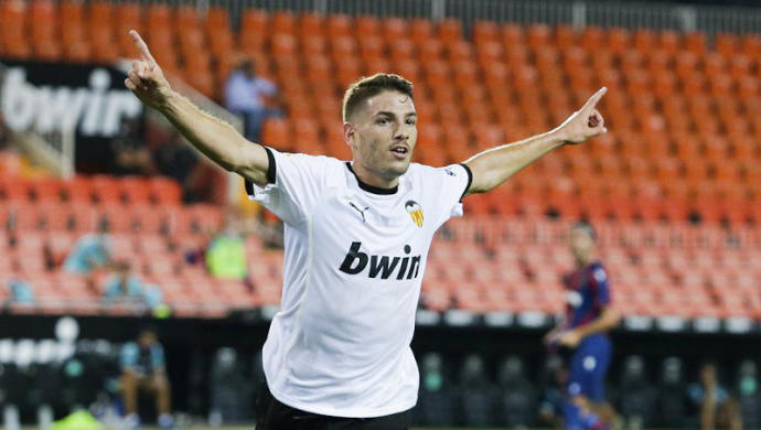 Manu Vallejo celebra uno de sus tantos con el Valencia.