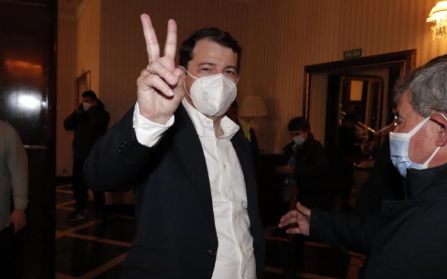 El candidato del PP, Fernández Mañueco, celebra su triunfo en los comicios. El candidato del PP, Fernández Mañueco, celebra su triunfo en los comicios.