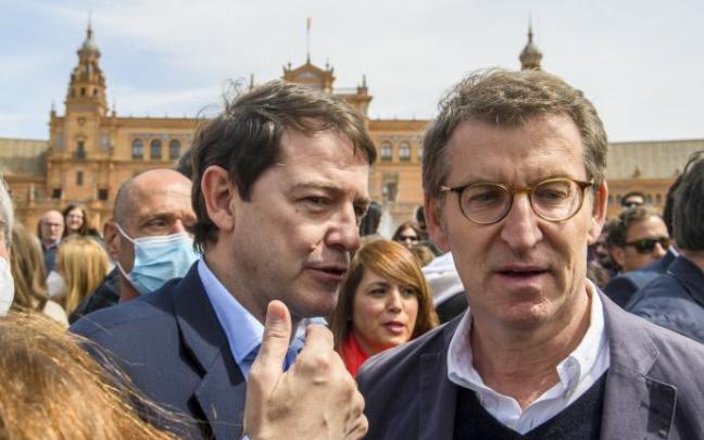 El pacto de gobierno otorga a Vox la presidencia del Parlamento, tres consejerías y la vicepresidencia El pacto de gobierno otorga a Vox la presidencia del Parlamento, tres consejerías y la vicepresidencia