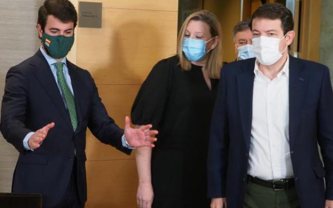 García-Gallardo, de Vox, junto a Fernández Mañueco en su primera reunión en la ronda negociadora. García-Gallardo, de Vox, junto a Fernández Mañueco en su primera reunión en la ronda negociadora.