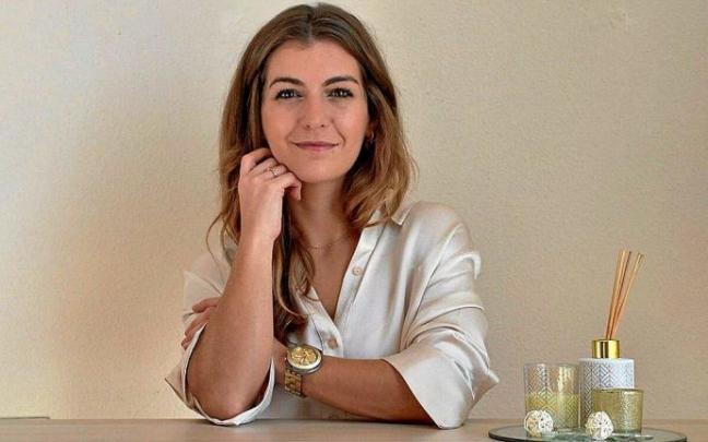 Irene Solano y Aitor Salazar en sus consultas. Fotos: Cedida / Josu Chavarri