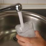 Agua de grifo.