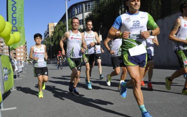 El atleta Eduardo Zapata corre desde este viernes tres maratones solidarios consecutivos. El atleta Eduardo Zapata corre desde este viernes tres maratones solidarios consecutivos.