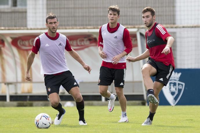 Marc Cardona, junto a Moncayola y Oier, en un entrenamiento.