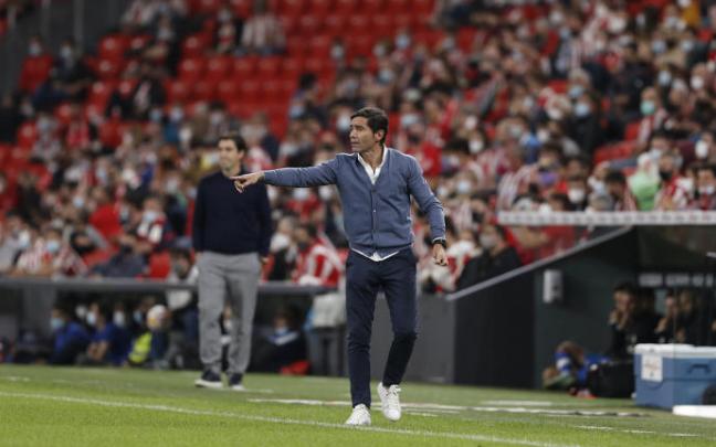 Marcelino da instrucciones a sus jugadores Marcelino da instrucciones a sus jugadores