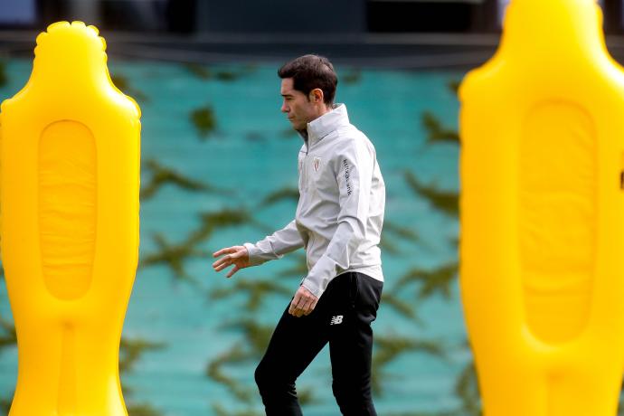 Marcelino, durante el entrenamiento del viernes en Lezama