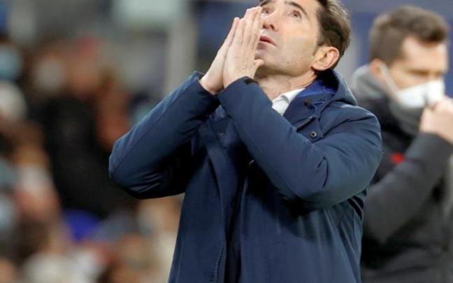 Marcelino García Toral lamenta una de las muchas ocasiones de gol desperdiciadas por sus jugadores en el Bernabéu.