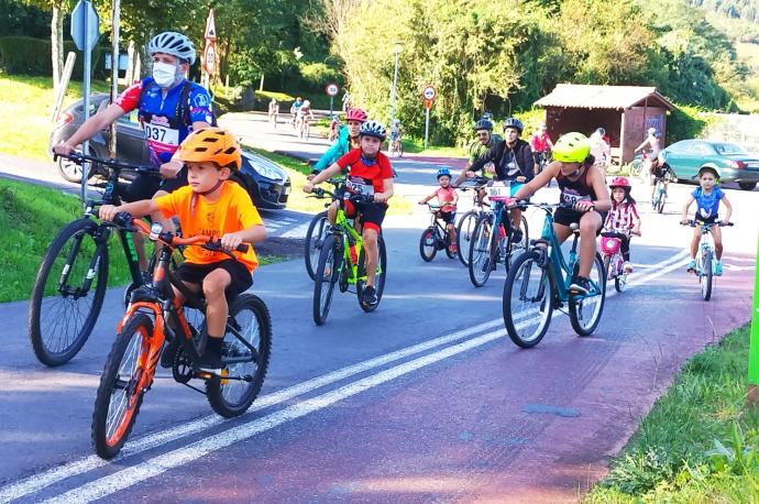 Unas 250 personas se subieron a la bicicleta para participar en este evento.