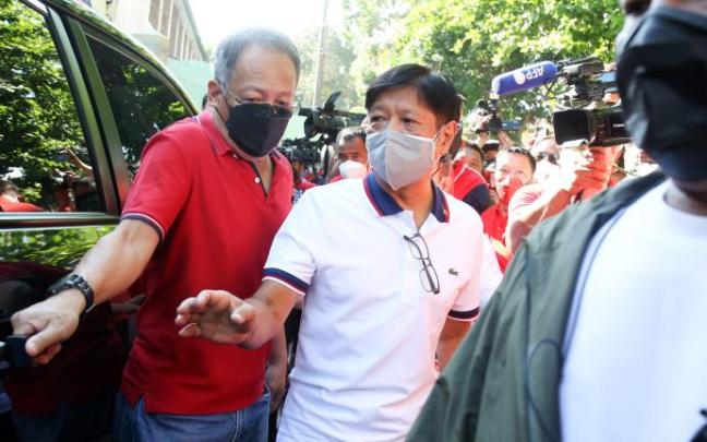 Los analistas creen que Marcos intentará frenar las investigaciones abiertas conta su familias y que aumentará la corrupción. Los analistas creen que Marcos intentará frenar las investigaciones abiertas conta su familias y que aumentará la corrupción.