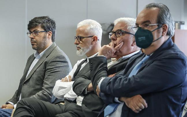 Marcos Benavent (2i) durante el juicio por el caso Imelsa.