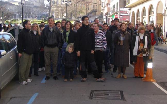 Hombres y mujeres de todas las edades participan en los Marijesiak de Gernika hoy en día Hombres y mujeres de todas las edades participan en los Marijesiak de Gernika hoy en día