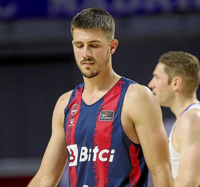 Marinkovic, cabizbajo durante el partido de ayer. Foto: Europa Press