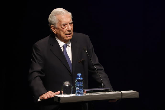 El Premio Nobel de Literatura, Mario Vargas Llosa.