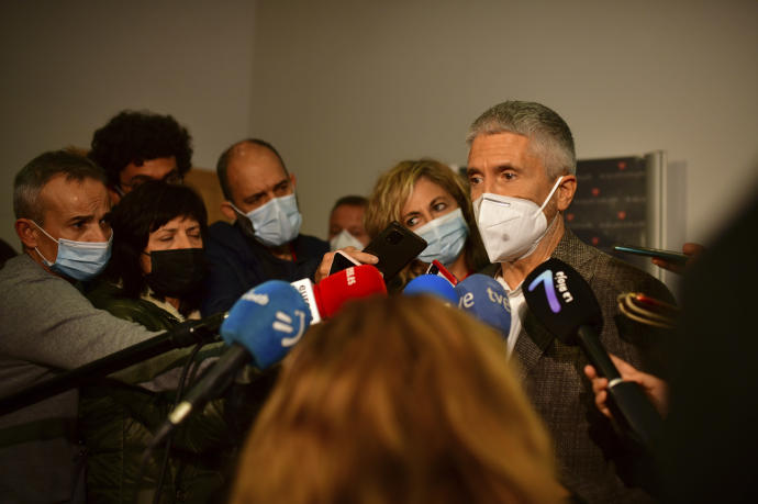 El ministro de Interior, Fernando Grande Marlaska, realizando declaraciones a la prensa