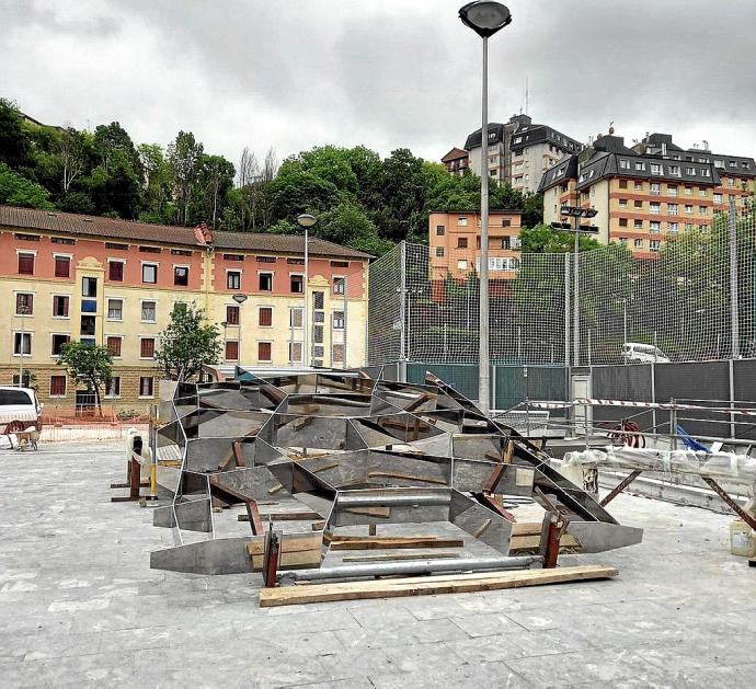 Donostia: La marquesina de Benta Berri, a la espera