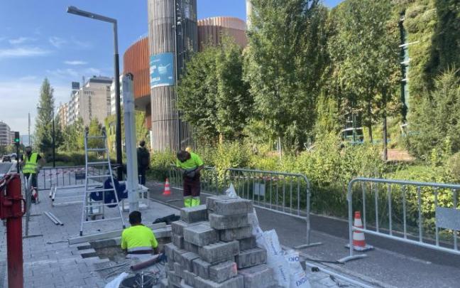 Instalación en la parada del Palacio Europa. Instalación en la parada del Palacio Europa.