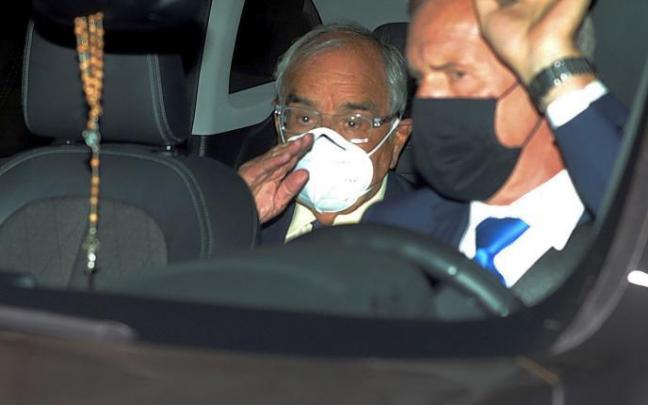 Martín Villa a su salida de la Embajada Argentina tras declarar ante la jueza Servini en septiembre. Martín Villa a su salida de la Embajada Argentina tras declarar ante la jueza Servini en septiembre.