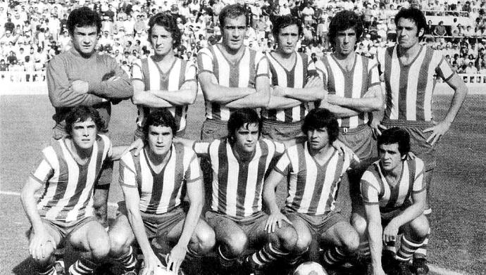 22 de septiembre de 1974. Estadio Ramón de Carranza. Cádiz-Deportivo Alavés (4-0). De pie (izda. a dcha.): Bidaurrazaga, Español, Montejo, Tella, Arana y Ciaurriz. Agachados (izda. a dcha.): Cruz, Gabriel Uriarte, 'Uriona', Gómez y Frechilla.