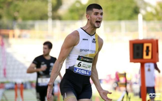 Asier Martínez, exultante tras cruzar primero la meta en Marsella.