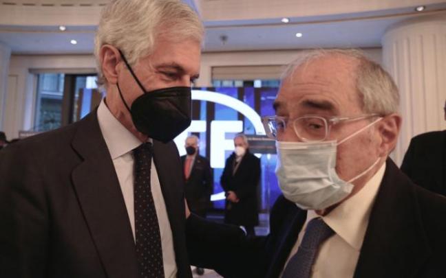 Martín Villa y Suárez Illana, la semana pasada en Madrid. Martín Villa y Suárez Illana, la semana pasada en Madrid.