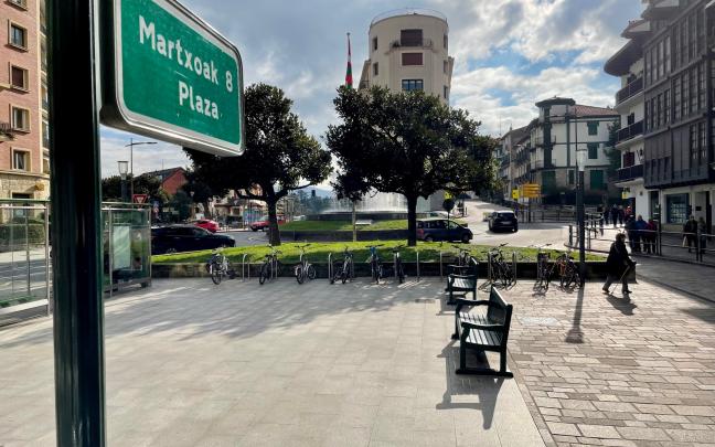 Plaza Martxoak 8 de Hondarribia, donde está convocada la concentración de repulsa. Foto: Ayuntamiento de Hondarribia