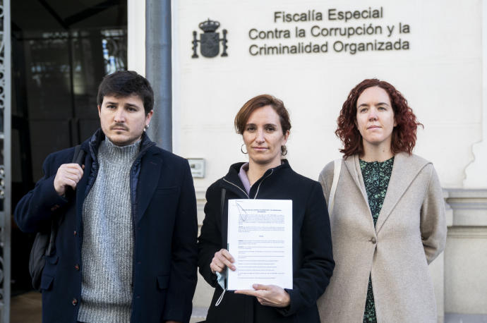 Los dirigentes de Más Madrid Pablo Perpinyà, Mónica García y María Pastor Valdés, al acudir este viernes a la Fiscalía.