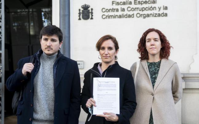 Los dirigentes de Más Madrid Pablo Perpinyà, Mónica García y María Pastor Valdés, al acudir este viernes a la Fiscalía.