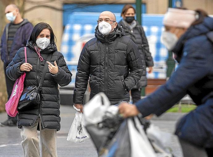 El uso de la mascarilla en exteriores dejará de ser obligatorio la próxima semana. Foto: Ruben Plaza