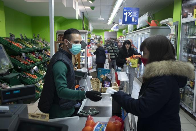 Bengoa cree que las mascarillas en interiores podrían desaparecer esta próxima primavera o verano.