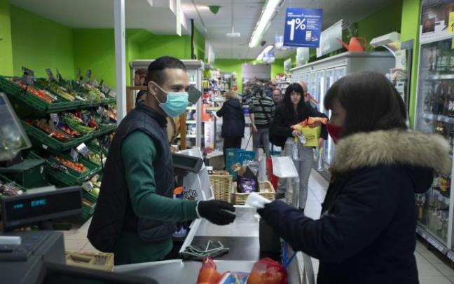 Bengoa cree que las mascarillas en interiores podrían desaparecer esta próxima primavera o verano.