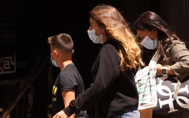 El Gobierno vasco insiste en el uso de la mascarilla para evitar contagios.