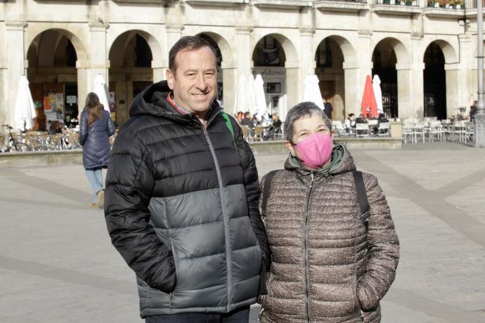 José Antonio Díez y Mar Gil, este jueves en la Plaza Nueva.